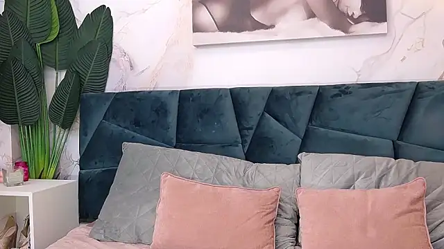 NightshadeIris online show from January 2025 08:17:01 AM