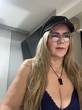 Snapshot of LARIANA_RIVERA23 chatting on February 2025 04:01:01 AM LARIANA RIVERA23 online show from February 2025 04:01:01 AM