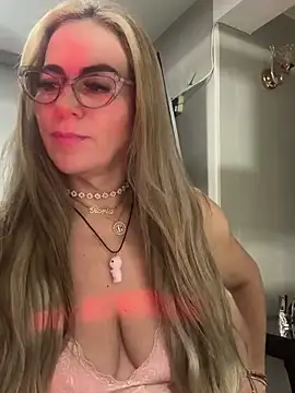 Snapshot of LARIANA_RIVERA23 chatting on February 2025 06:29:02 AM LARIANA RIVERA23 online show from February 2025 06:29:02 AM