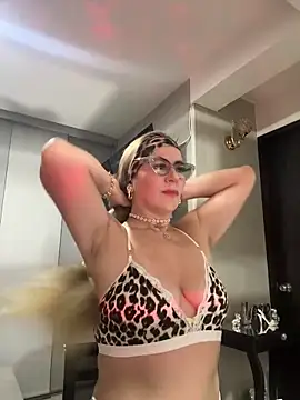 Snapshot of LARIANA_RIVERA23 chatting on February 2025 04:27:02 AM LARIANA RIVERA23 online show from February 2025 04:27:02 AM