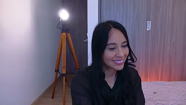 Snapshot of Miarouss3 chatting on November 2025 01:32:01 PM Miarouss3 online show from November 2025 01:32:01 PM