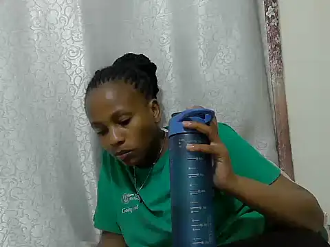 Snapshot of tinabestdoll chatting on September 2025 10:37:01 PM tinabestdoll online show from September 2025 10:37:01 PM