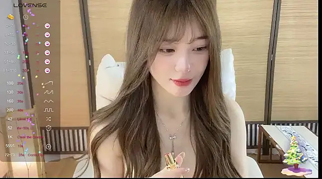 Snapshot of Yuuuuuly chatting on December 2024 06:53:02 PM Yuuuuuly online show from December 2024 06:53:02 PM