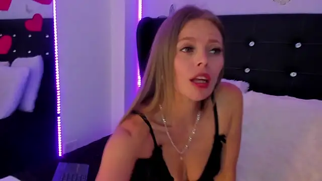 Laurablue online show from February 2025 09:13:02 PM