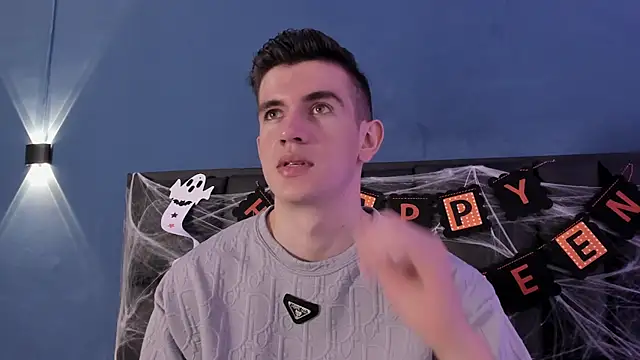 MikaelSlow online show from October 2025 03:47:02 AM