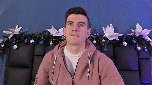 MikaelSlow online show from December 2025 04:07:02 AM