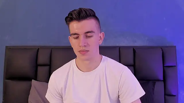 Snapshot of MikaelSlow chatting on January 2026 04:27:02 AM MikaelSlow online show from January 2026 04:27:02 AM