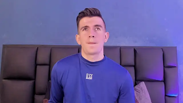 Snapshot of MikaelSlow chatting on January 2026 04:28:02 AM MikaelSlow online show from January 2026 04:28:02 AM