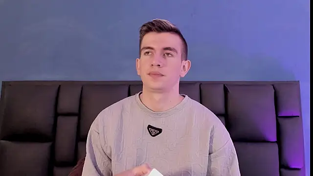 Snapshot of MikaelSlow chatting on February 2026 03:24:01 AM MikaelSlow online show from February 2026 03:24:01 AM