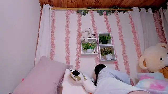 Snapshot of Idara_and_Edahi01 chatting on October 2025 08:50:02 PM Idara and Edahi01 online show from October 2025 08:50:02 PM