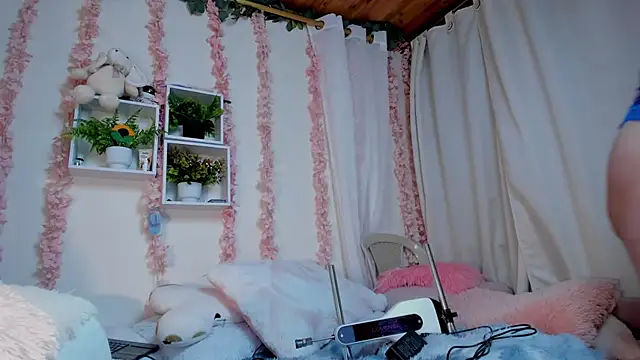 Snapshot of Idara_and_Edahi01 chatting on October 2025 07:47:02 PM Idara and Edahi01 online show from October 2025 07:47:02 PM