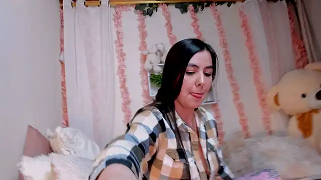 Snapshot of Idara_and_Edahi01 chatting on November 2025 06:23:02 AM Idara and Edahi01 online show from November 2025 06:23:02 AM