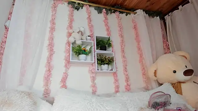 Snapshot of Idara_and_Edahi01 chatting on November 2025 03:44:01 PM Idara and Edahi01 online show from November 2025 03:44:01 PM