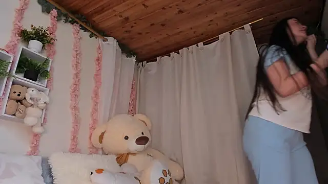 Idara and Edahi01 online show from January 2026 01:21:02 AM