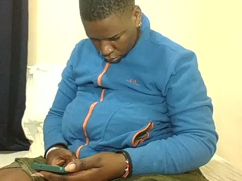 Snapshot of SexyTirries13 chatting on October 2025 05:17:02 AM SexyTirries13 online show from October 2025 05:17:02 AM