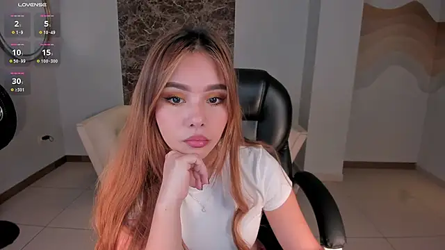 Snapshot of CarolineGraceX chatting on January 2025 10:29:02 AM CarolineGraceX online show from January 2025 10:29:02 AM