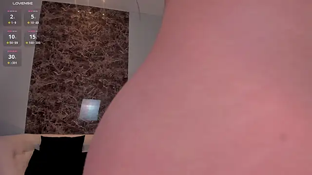 Snapshot of CarolineGraceX chatting on January 2025 04:36:01 PM CarolineGraceX online show from January 2025 04:36:01 PM