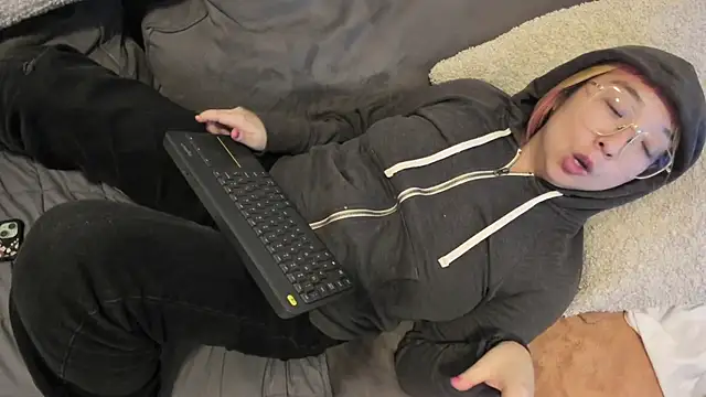 Snapshot of luxgray chatting on December 2024 03:20:01 AM luxgray online show from December 2024 03:20:01 AM