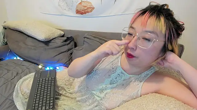 Snapshot of luxgray chatting on December 2024 06:20:02 AM luxgray online show from December 2024 06:20:02 AM