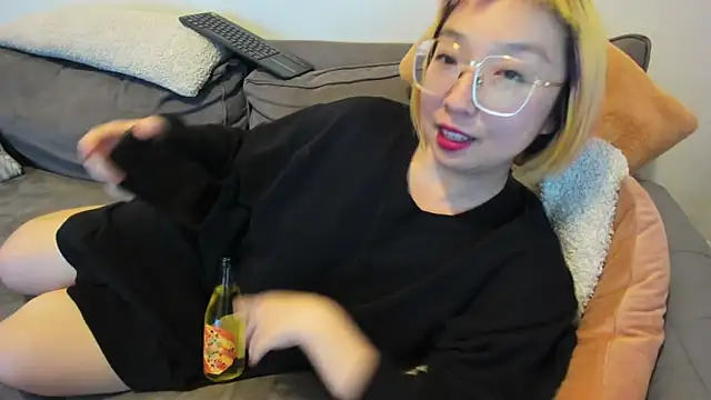 Snapshot of luxgray chatting on January 2025 01:04:02 AM luxgray online show from January 2025 01:04:02 AM