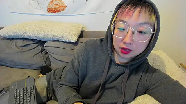 Snapshot of luxgray chatting on February 2025 04:03:01 AM luxgray online show from February 2025 04:03:01 AM