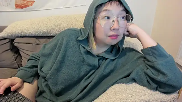 Snapshot of luxgray chatting on March 2025 03:08:01 AM luxgray online show from March 2025 03:08:01 AM