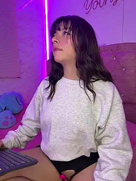 Snapshot of YovngBaby chatting on April 2026 05:41:01 AM YovngBaby online show from April 2026 05:41:01 AM