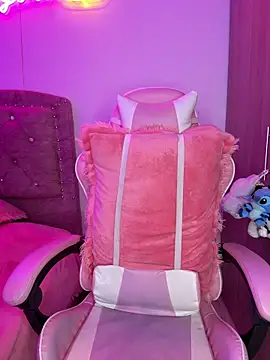 Snapshot of YovngBaby chatting on April 2026 04:37:01 AM YovngBaby online show from April 2026 04:37:01 AM