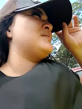 Liancy online show from February 2025 08:01:01 PM