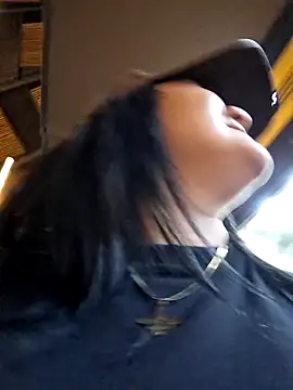 Liancy online show from March 2025 06:14:01 PM