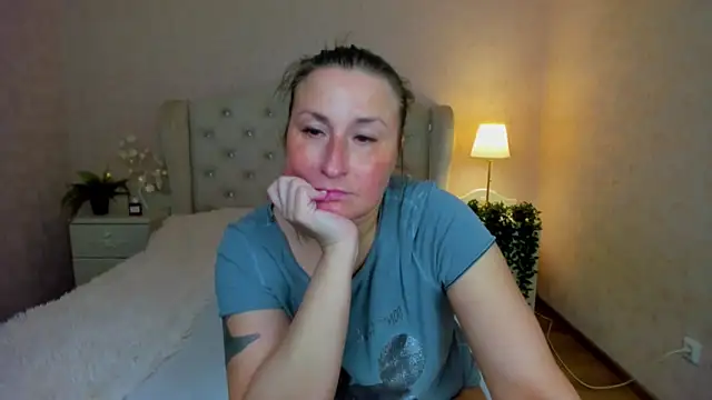 Snapshot of HotLiss chatting on April 2026 05:16:02 AM HotLiss online show from April 2026 05:16:02 AM