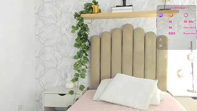 Snapshot of Roma__love chatting on March 2025 11:25:02 AM Roma  love online show from March 2025 11:25:02 AM