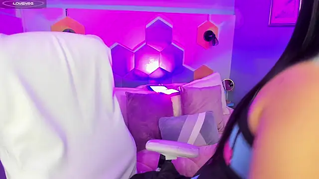 Hanna  Becker  online show from January 2025 03:54:02 AM