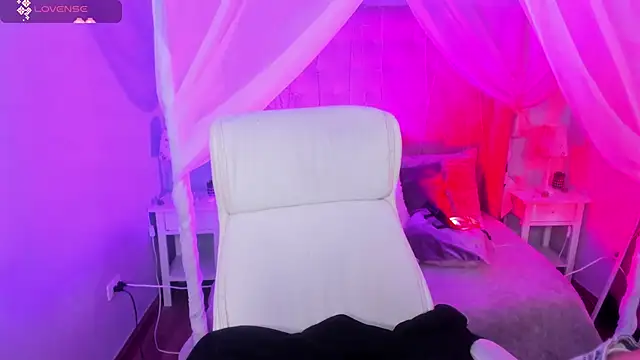 Hanna  Becker  online show from February 2025 03:32:01 AM