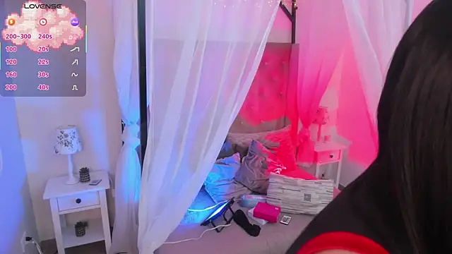 Hanna  Becker  online show from October 2025 03:49:02 AM