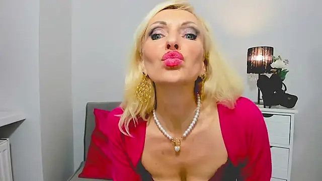 CrystalHotty online show from January 2025 01:11:01 AM