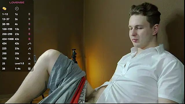 Snapshot of charlie_smiley chatting on December 2024 11:18:02 PM charlie smiley online show from December 2024 11:18:02 PM