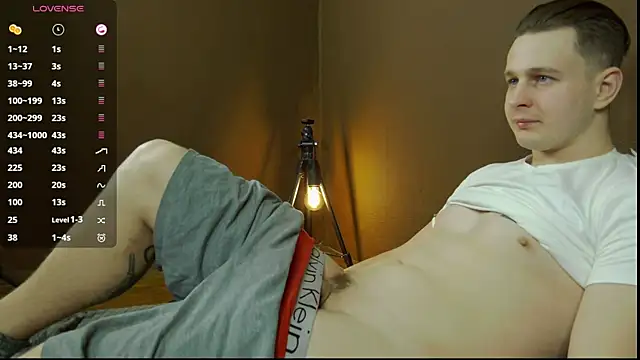 Snapshot of charlie_smiley chatting on December 2024 03:34:02 AM charlie smiley online show from December 2024 03:34:02 AM