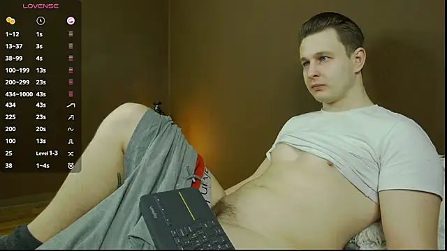 Snapshot of charlie_smiley chatting on January 2025 08:25:02 PM charlie smiley online show from January 2025 08:25:02 PM