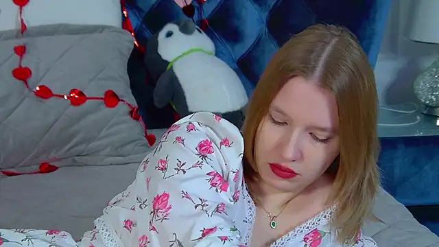 LiliLinn online show from February 2026 04:42:01 AM