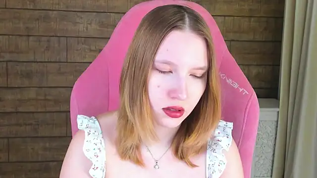 LiliLinn online show from June 2026 04:22:02 AM
