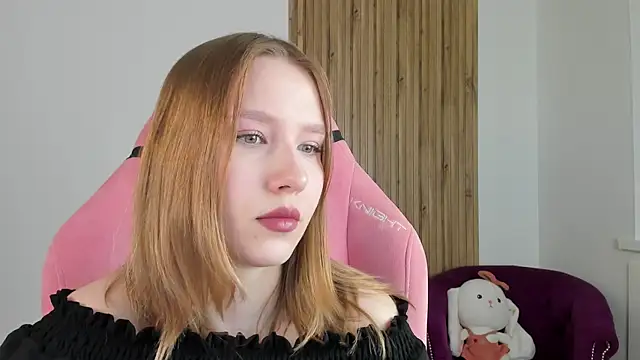 LiliLinn online show from August 2026 04:22:01 AM