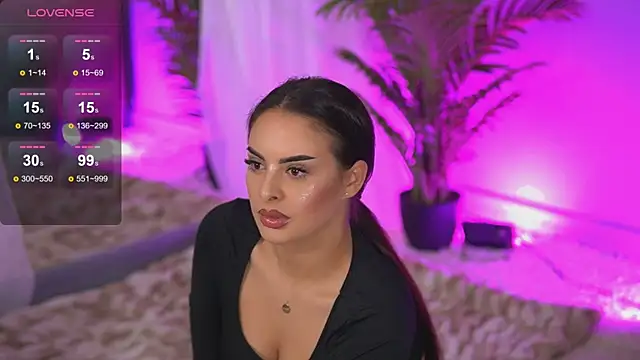 Snapshot of AlmaLuv chatting on March 2025 04:38:01 AM AlmaLuv online show from March 2025 04:38:01 AM