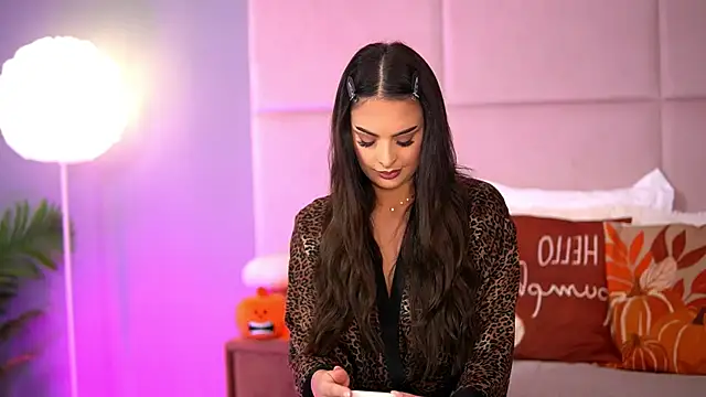 Snapshot of AlmaLuv chatting on October 2025 03:51:02 AM AlmaLuv online show from October 2025 03:51:02 AM