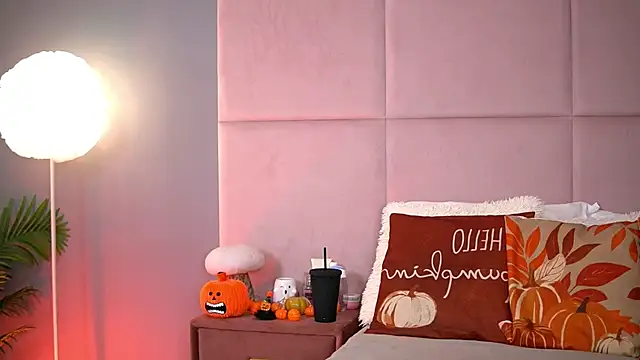 Snapshot of AlmaLuv chatting on November 2025 04:51:01 AM AlmaLuv online show from November 2025 04:51:01 AM