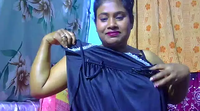 Snapshot of sexy_roma chatting on February 2025 06:49:02 PM sexy roma online show from February 2025 06:49:02 PM