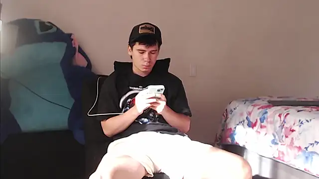 Snapshot of harry_greg21 chatting on October 2025 12:28:01 PM harry greg21 online show from October 2025 12:28:01 PM