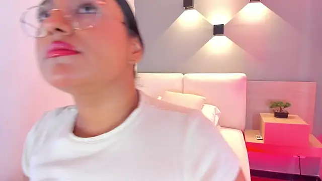 ellamontoya online show from September 2025 11:21:01 AM