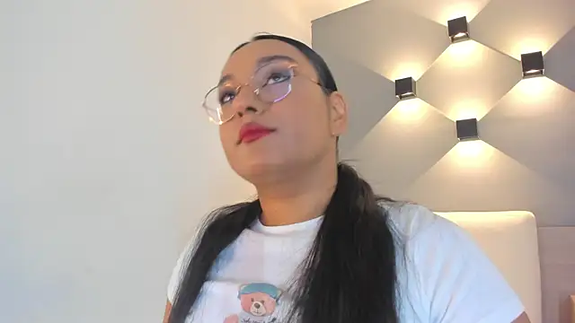 ellamontoya online show from October 2025 12:01:02 PM