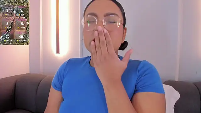 ellamontoya online show from November 2025 01:10:02 PM